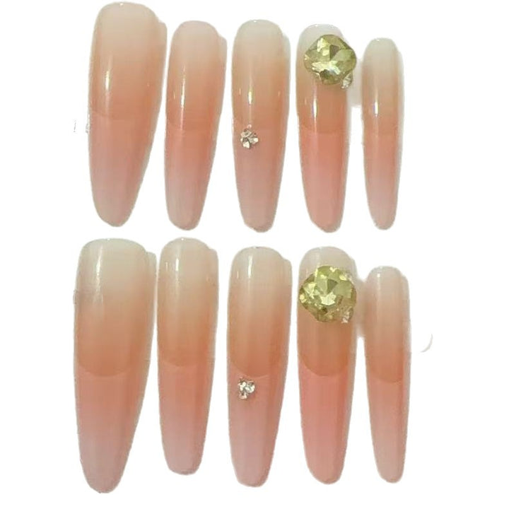 Dekorative Stiletto-Nagelerweiterungen