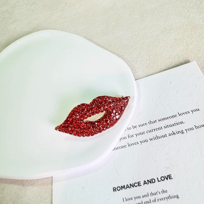 Glitzernde Lippenbrosche Karnz