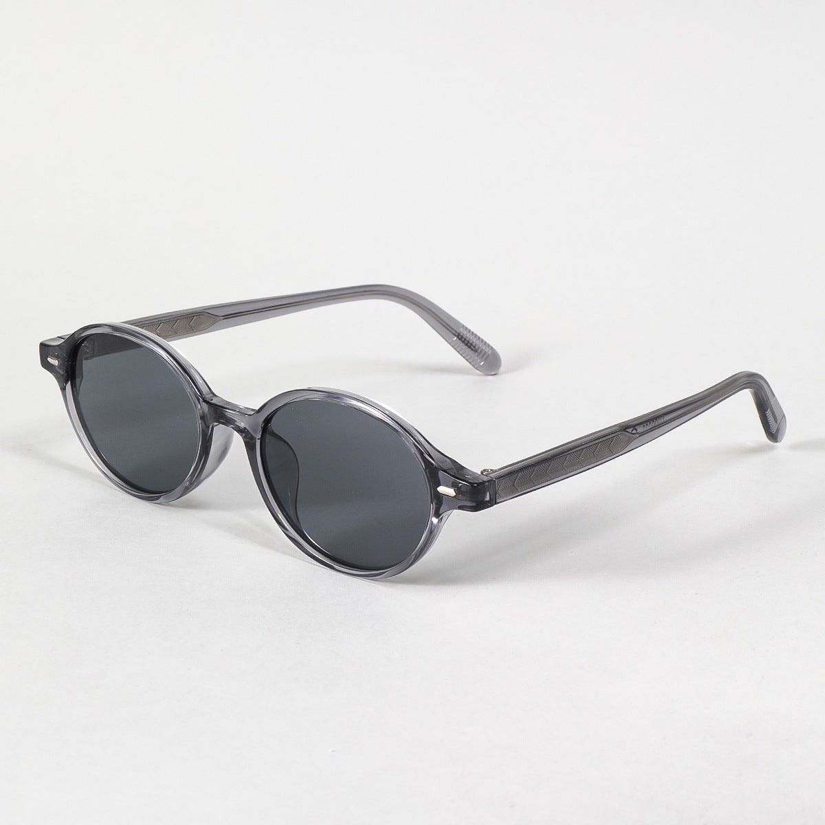 Damen modische Sonnenbrille im ovalen Design mit stylischen Akzenten Karnz