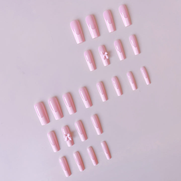 Kunstnagelset mit eleganten Spitzen und verspieltem 3D-Design Karnz