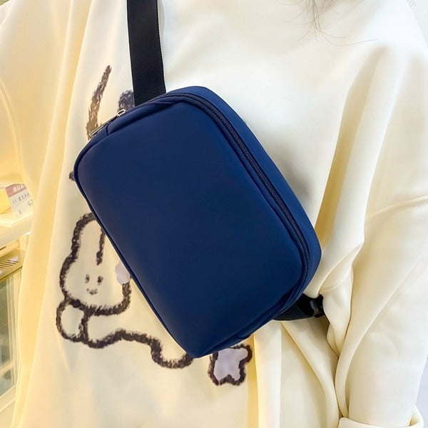 Modische Gürteltasche In Minimalistischer Form Karnz