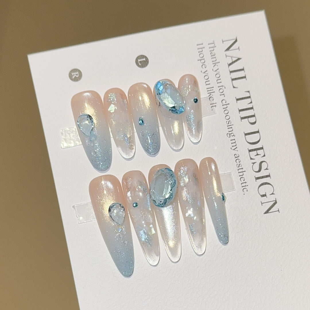 Kunstnägel mit Strass und Glitzereffekten Karnz