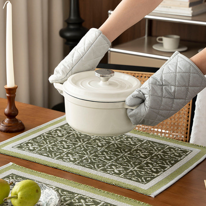 Wendbarer Jacquard-Schal mit ornamentaler Webstruktur Karnz