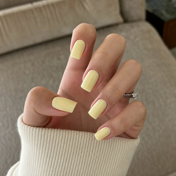 Elegante Quadratspitzen Press-On Nagelset Karnz