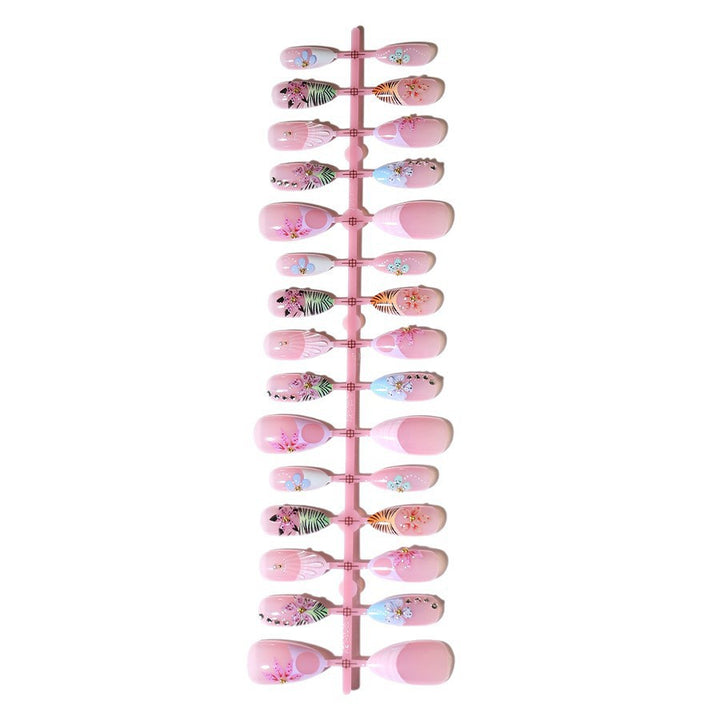 Künstlerisches Floral Press-On Nageldesign Karnz