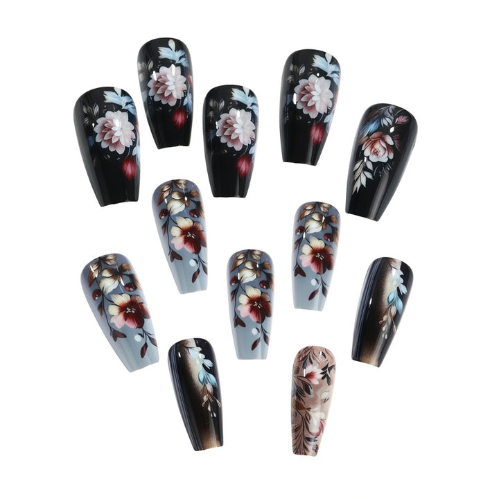 Kunstnägel mit floralem Design und luxuriösem Finish Karnz
