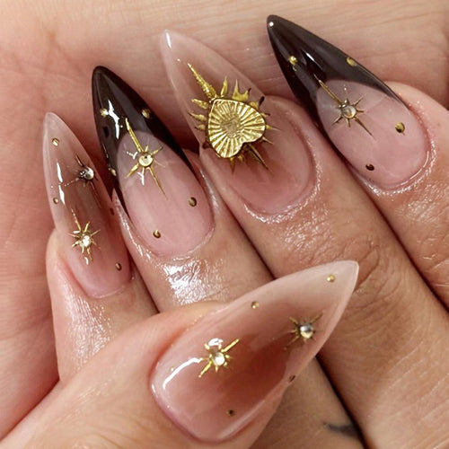 Kunstnagelset mit elegantem Spitzen- und Metallic-Design Karnz