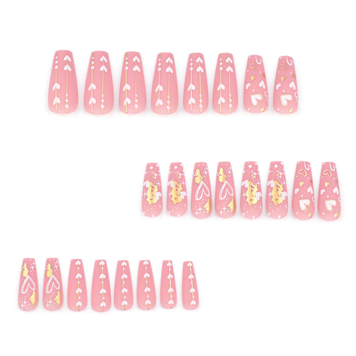 Künstliche Nagelkunst mit Herz- und Glitzermotiven Karnz