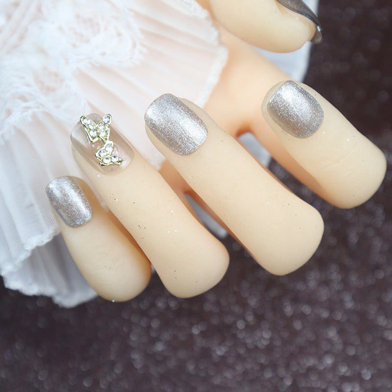 Glitzerndes Press-On-Nagelkunst-Set mit eleganten Schmetterlingsakzenten Karnz