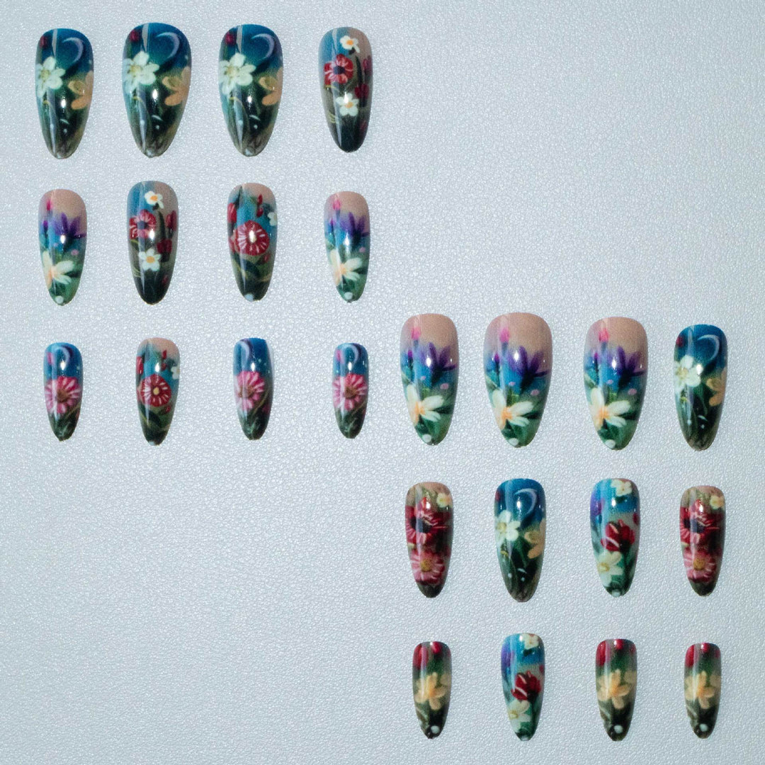 Künstlerisches Floral-Nageldesign-Set