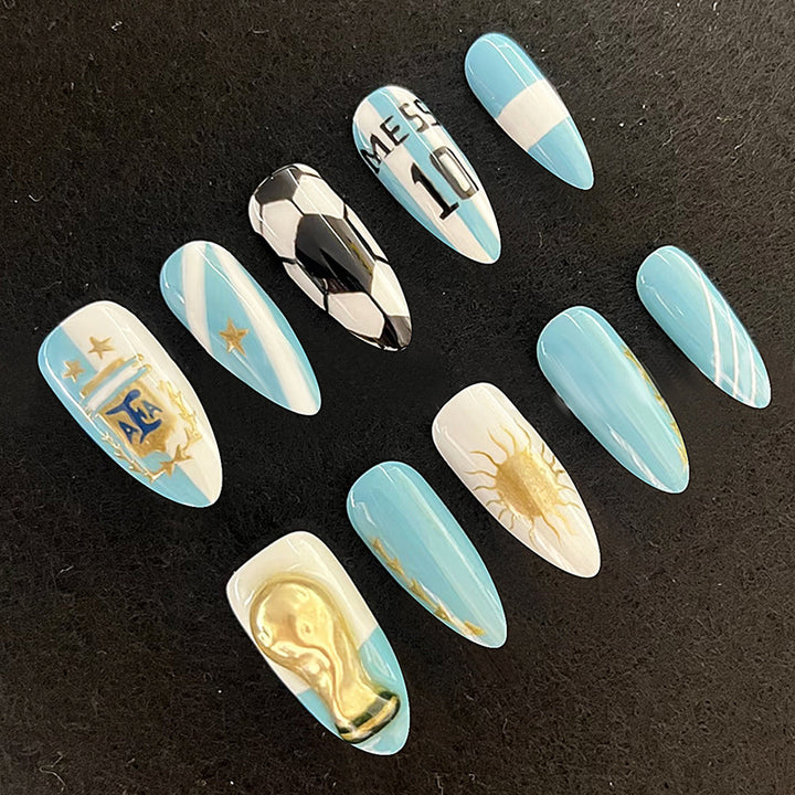 Kreatives Kunstnagelset mit Fußball-Thema Karnz