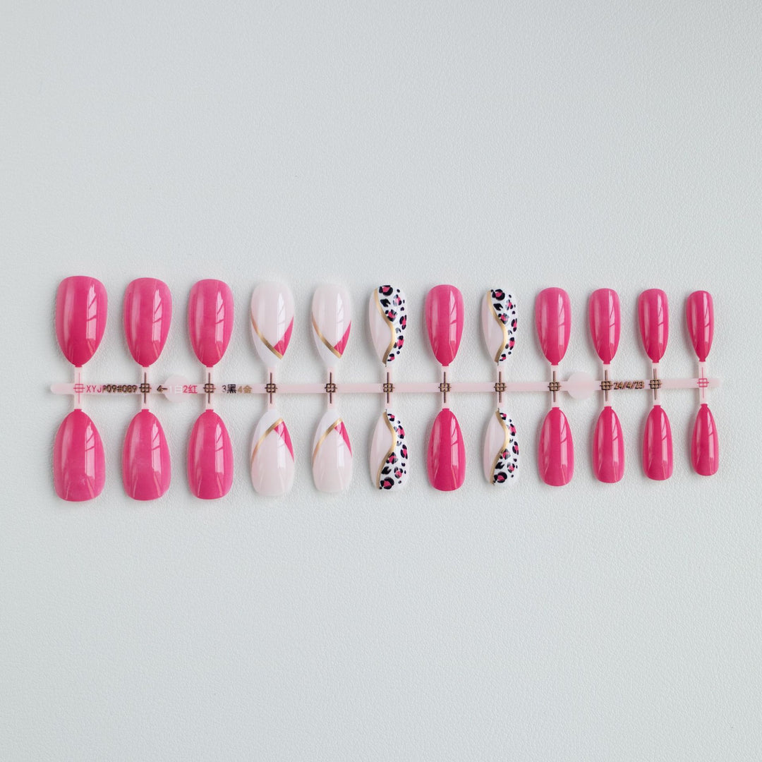 Stylisches French Tip Design Nagelkunst