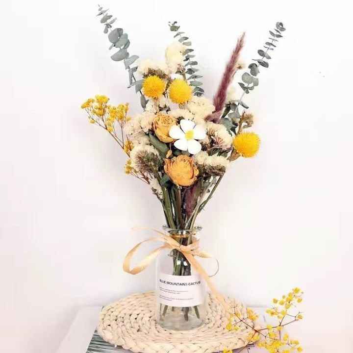 Elegante getrocknete Blumenausstellung