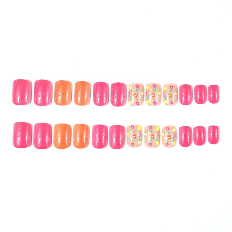 Trendiges Floral-Nagelkunst-Design Karnz