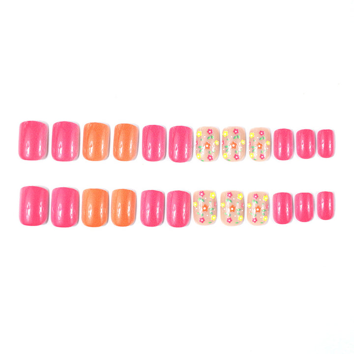 Trendiges Floral-Nagelkunst-Design Karnz