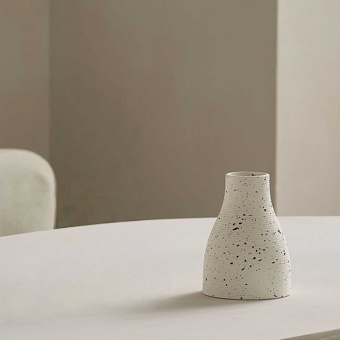 Elegante und Kunstvolle Keramikvase Karnz
