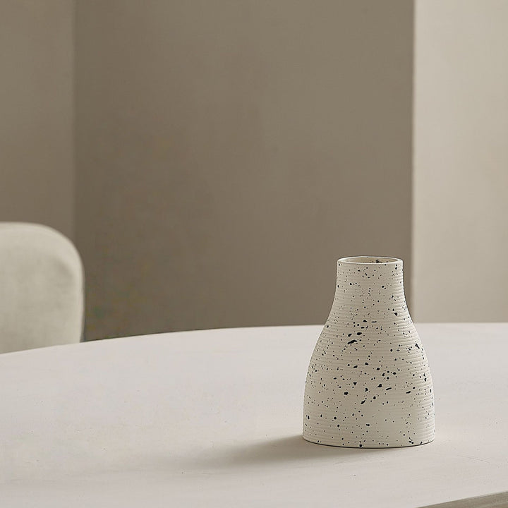 Elegante und Kunstvolle Keramikvase Karnz