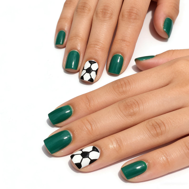 Kunstnägel Im Sportlichen Fußball-Design Karnz