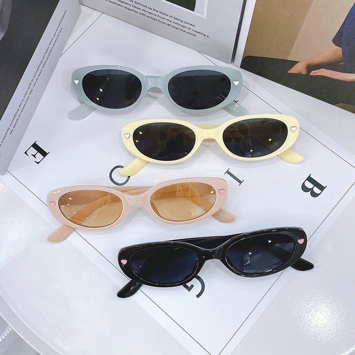 Modische Cat-Eye Sonnenbrille mit Herzen Karnz