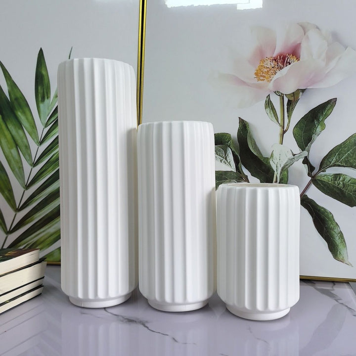Dekorative vertikale gerippte Vase Karnz
