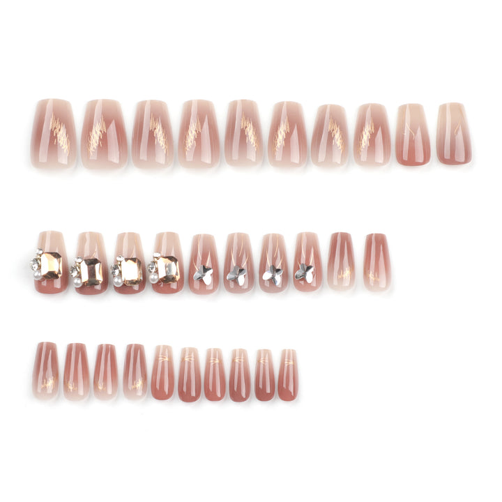 Künstliche Nagelkunst mit eleganten Schmuckakzenten Karnz