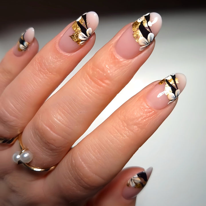 Künstlerische florale Gel Press-On Nägel Karnz