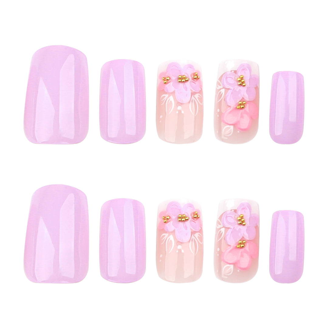 Kunstvolle Nagelverlängerungen mit floralem Design Karnz