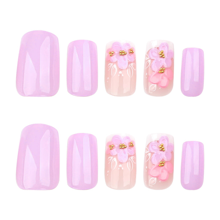 Kunstvolle Nagelverlängerungen mit floralem Design Karnz