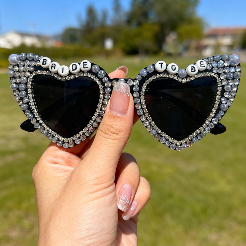 Herzförmige mit Perlen verzierte Sonnenbrille Karnz