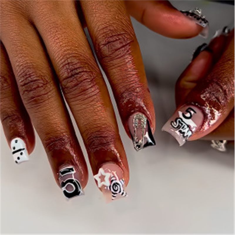 Künstlerisches Press-On-Nagelset mit Premium-Verzierungen Karnz