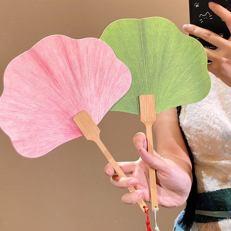 Handgefächer mit Elegantem Kirschblütenmuster Karnz