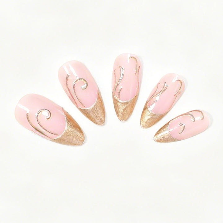Elegante goldakzentierte Press-On-Nagelkunst Karnz