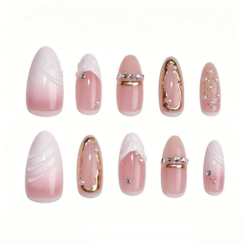 Elegantes Kunstnagelset mit filigranen 3D-Details Karnz