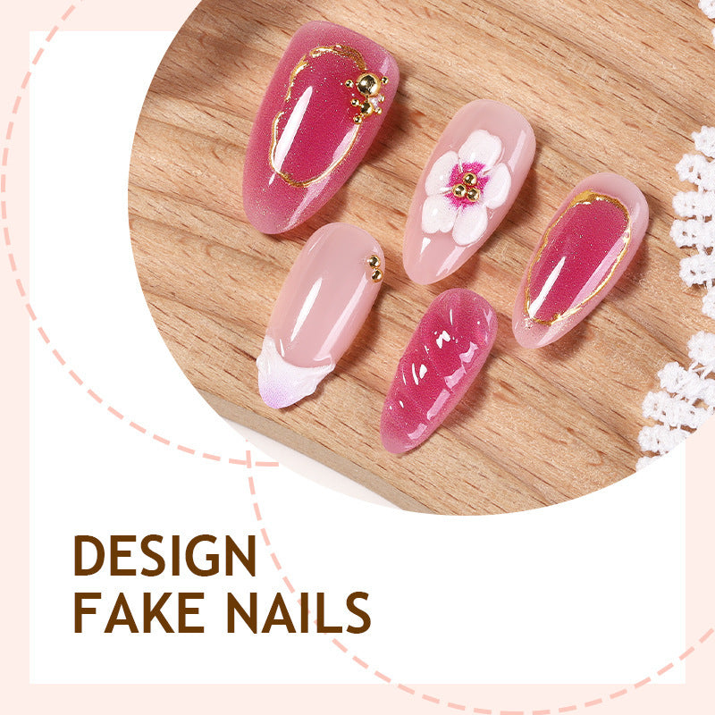 Kunstnagelset mit eleganten Blütenakzenten Karnz