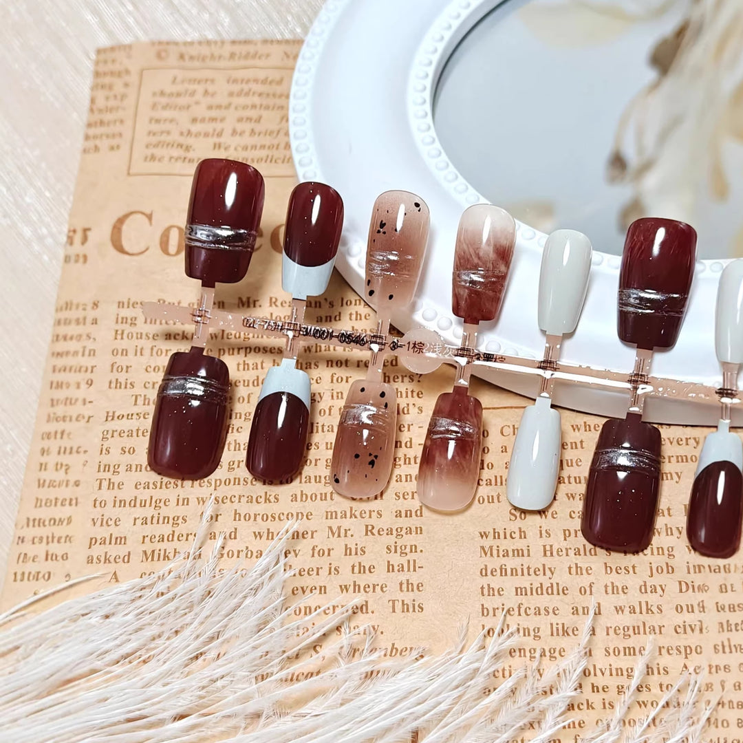 Glamouröse Kunstnägel mit Eleganten Akzenten Karnz