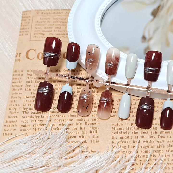 Glamouröse Kunstnägel mit Eleganten Akzenten Karnz