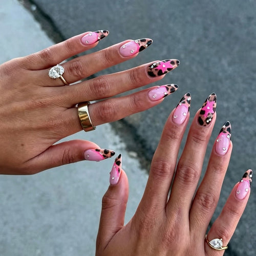 Kunstnagelset mit glamourösen Leoparden-Design und Glitzerelementen Karnz