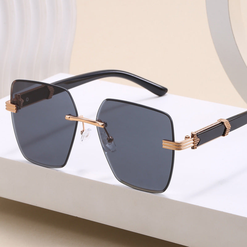 Damen Luxus-Sonnenbrille mit einzigartigem Rahmen und edlen Akzenten Karnz