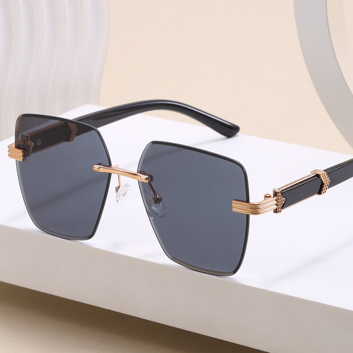 Damen Luxus-Sonnenbrille mit einzigartigem Rahmen und edlen Akzenten Karnz