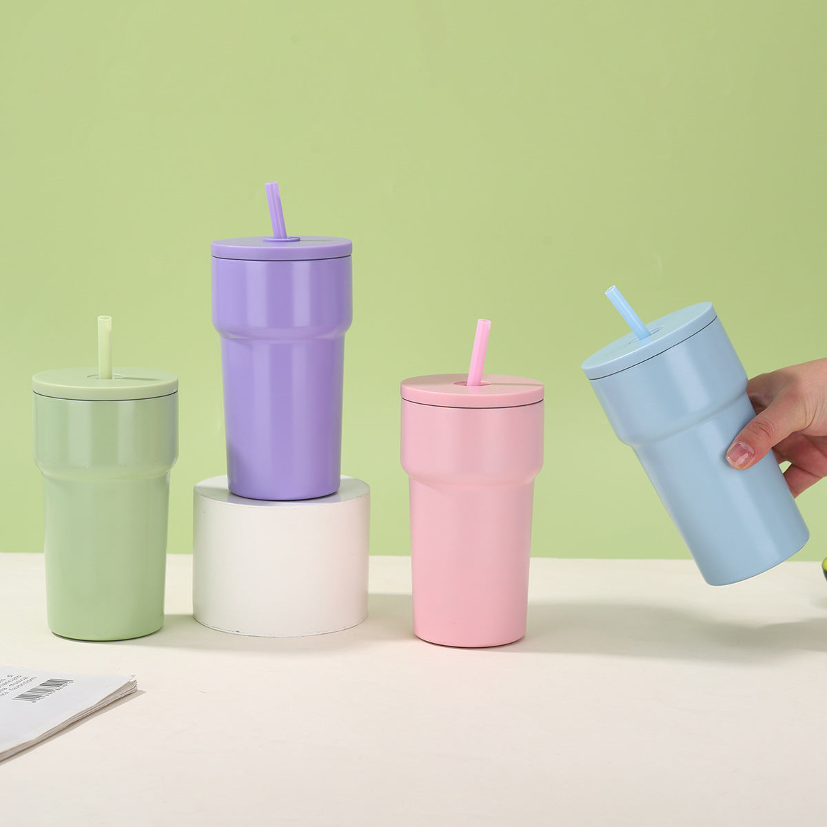 Unisex Isolierter Trinkbecher mit Staubschutzdeckel und Strohhalm Karnz