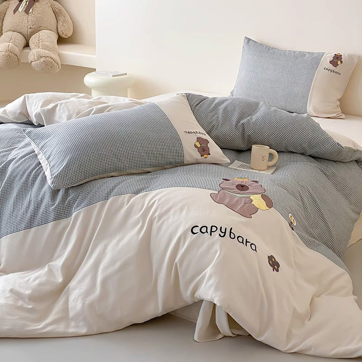 Baumwollsatin Capybara bestickter Bettbezug und Kissenbezug Set mit Gingham-Panel