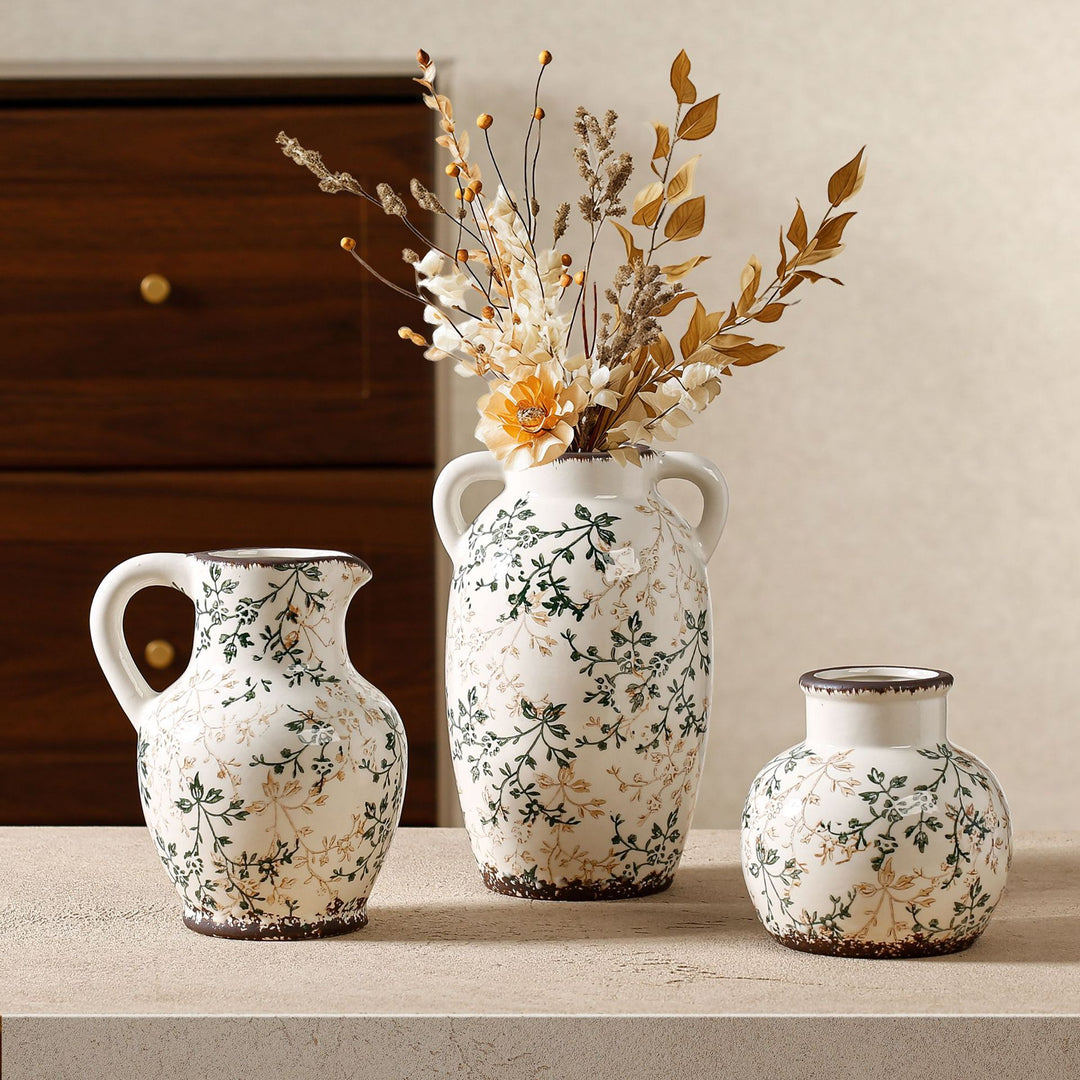 Elegante und kunstvoll verzierte Keramikvase Karnz