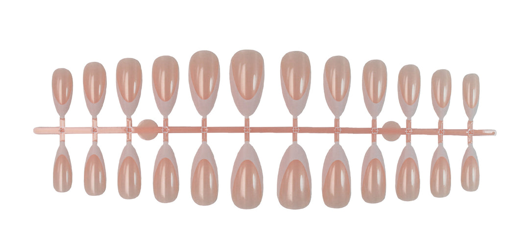 Kunstnagelset mit elegantem, natürlichem Design Karnz
