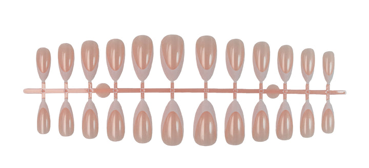 Kunstnagelset mit elegantem, natürlichem Design Karnz