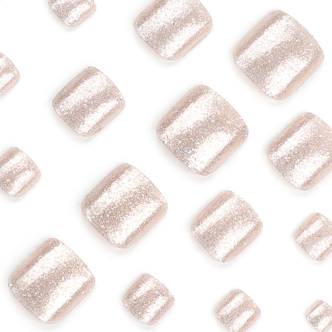 Glamouröse Fußnagelkunst mit funkelnden Glitzerakzenten Karnz