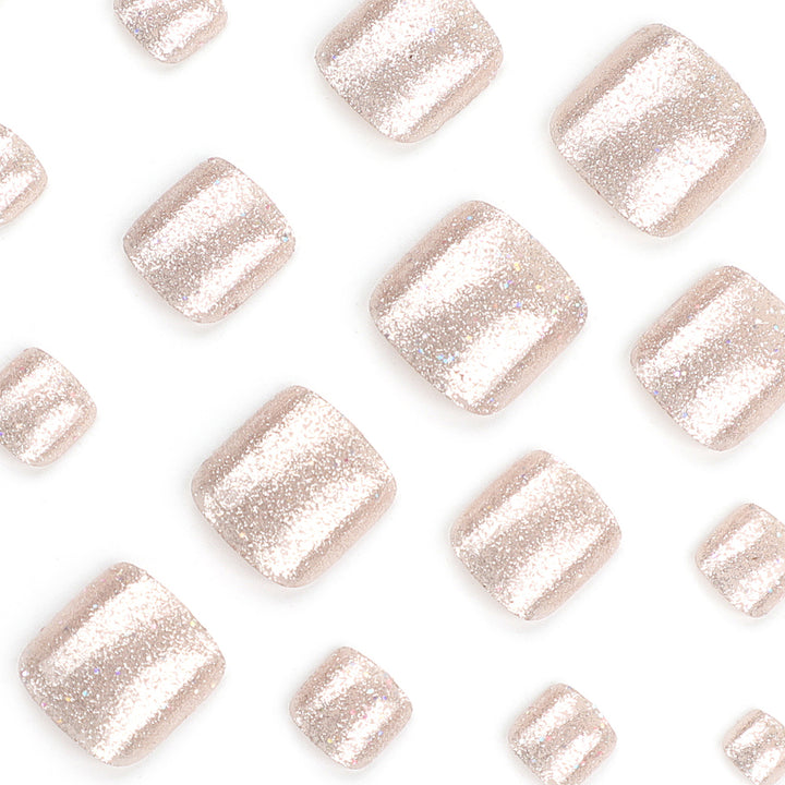 Glamouröse Fußnagelkunst mit funkelnden Glitzerakzenten Karnz