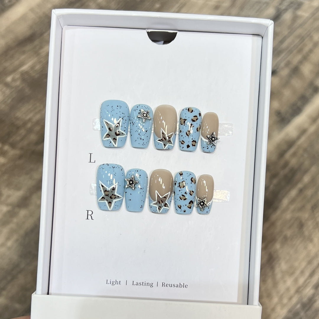 Stylische Nagelkunst Karnz