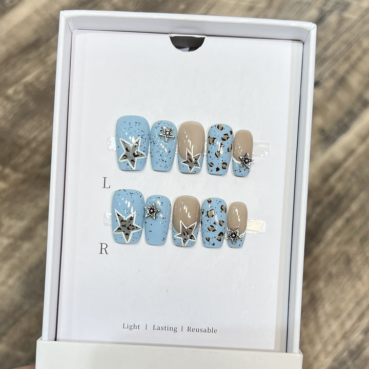 Stylische Nagelkunst Karnz