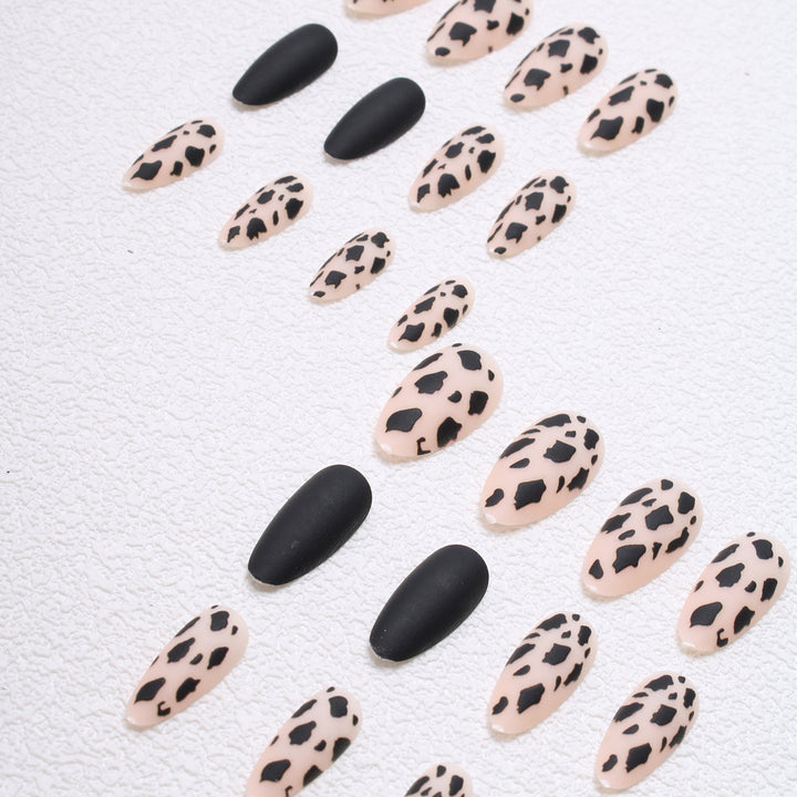 Künstlerische Stiletto Press-On Nägel mit Leoparden Design Karnz