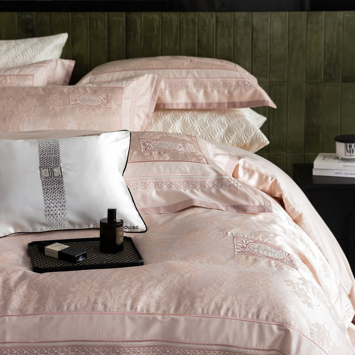 Luxuriöses Jacquard-Baumwollsatin-Bettwäsche-Set mit floralem Relief und Zierkissen